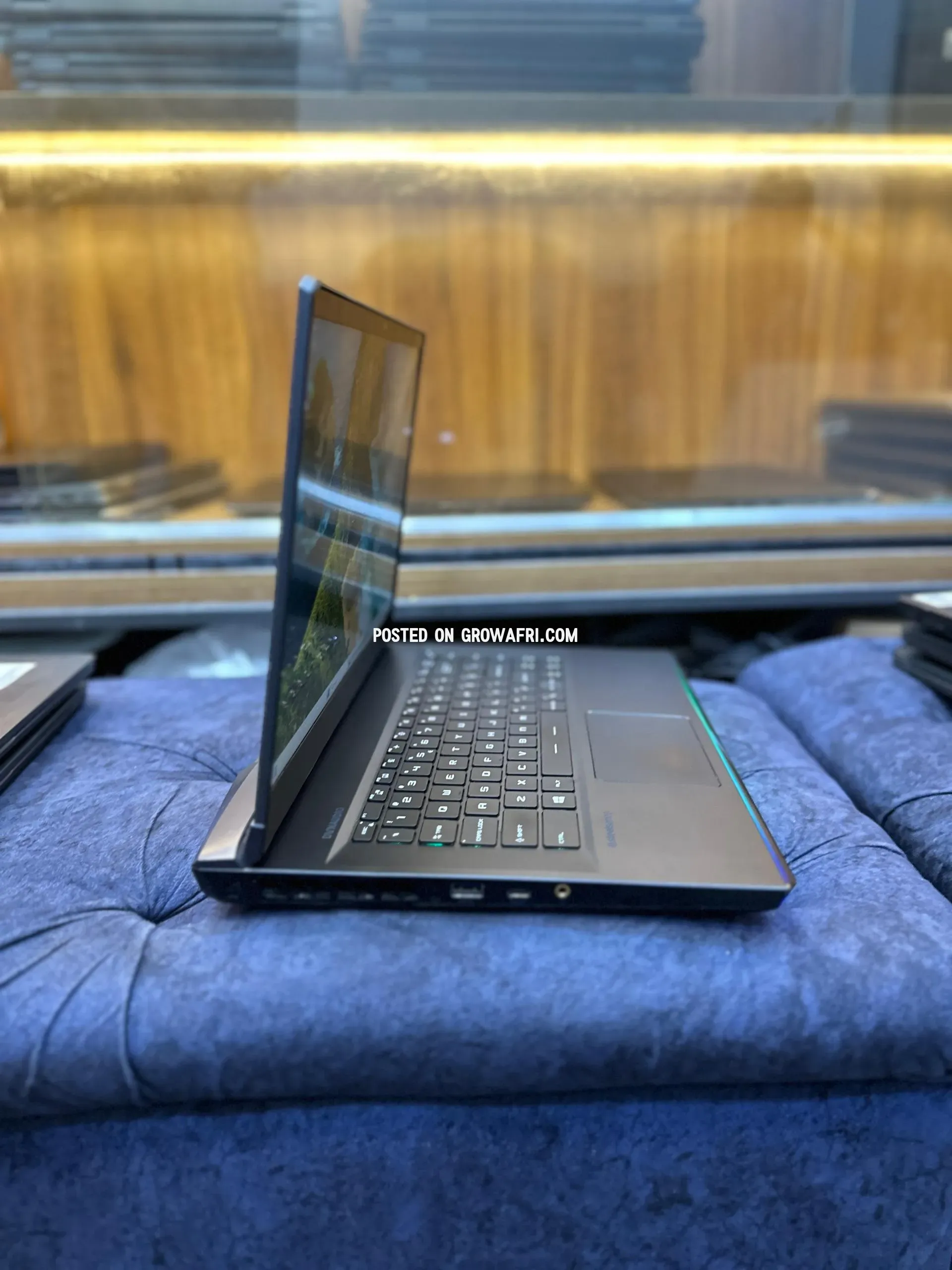 MSI Raider GE66 10SGS Intel Core i7-10750H@2.6Ghz (12CPUs)