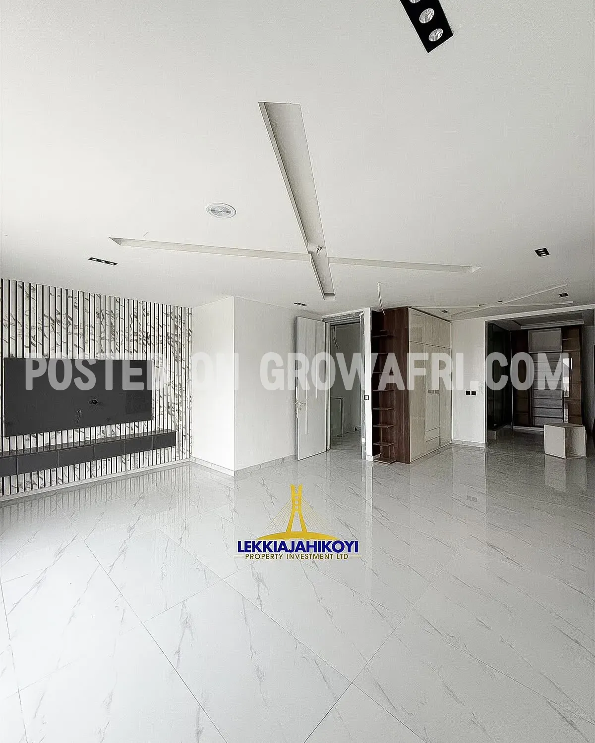  Modern 5 bedroom fully detached house with en-suite bedrooms.