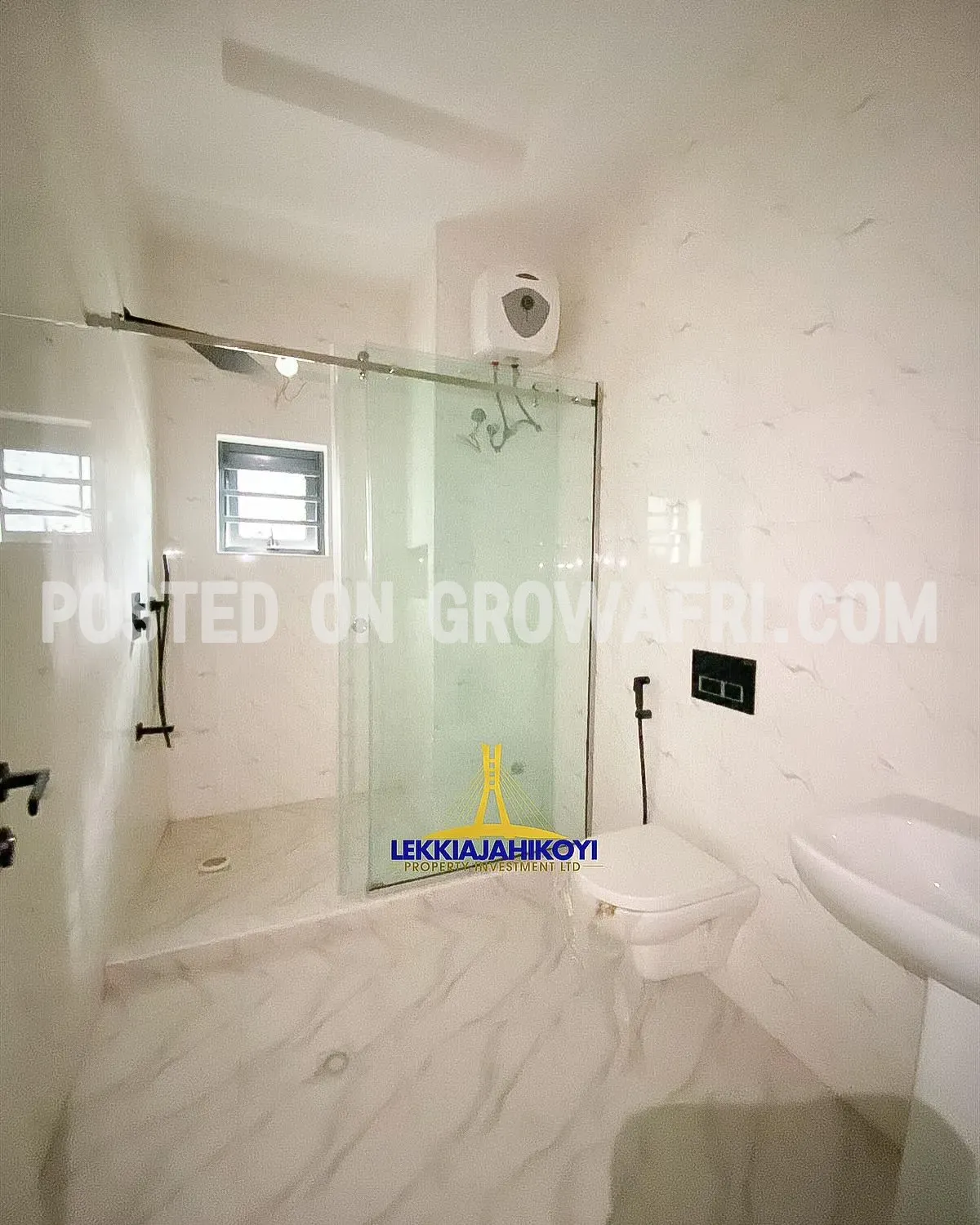 Units of 3 bedroom apartments with en-suite bedrooms.
