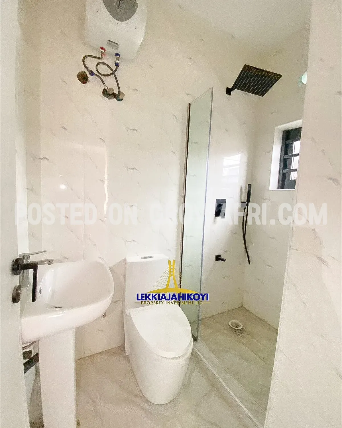 Units of 3 bedroom apartments with en-suite bedrooms.