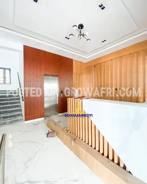  Units of 2 &amp; 3 bedroom apartments with en-suite bedrooms.