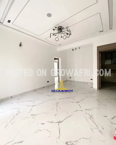  Units of 2 &amp; 3 bedroom apartments with en-suite bedrooms.