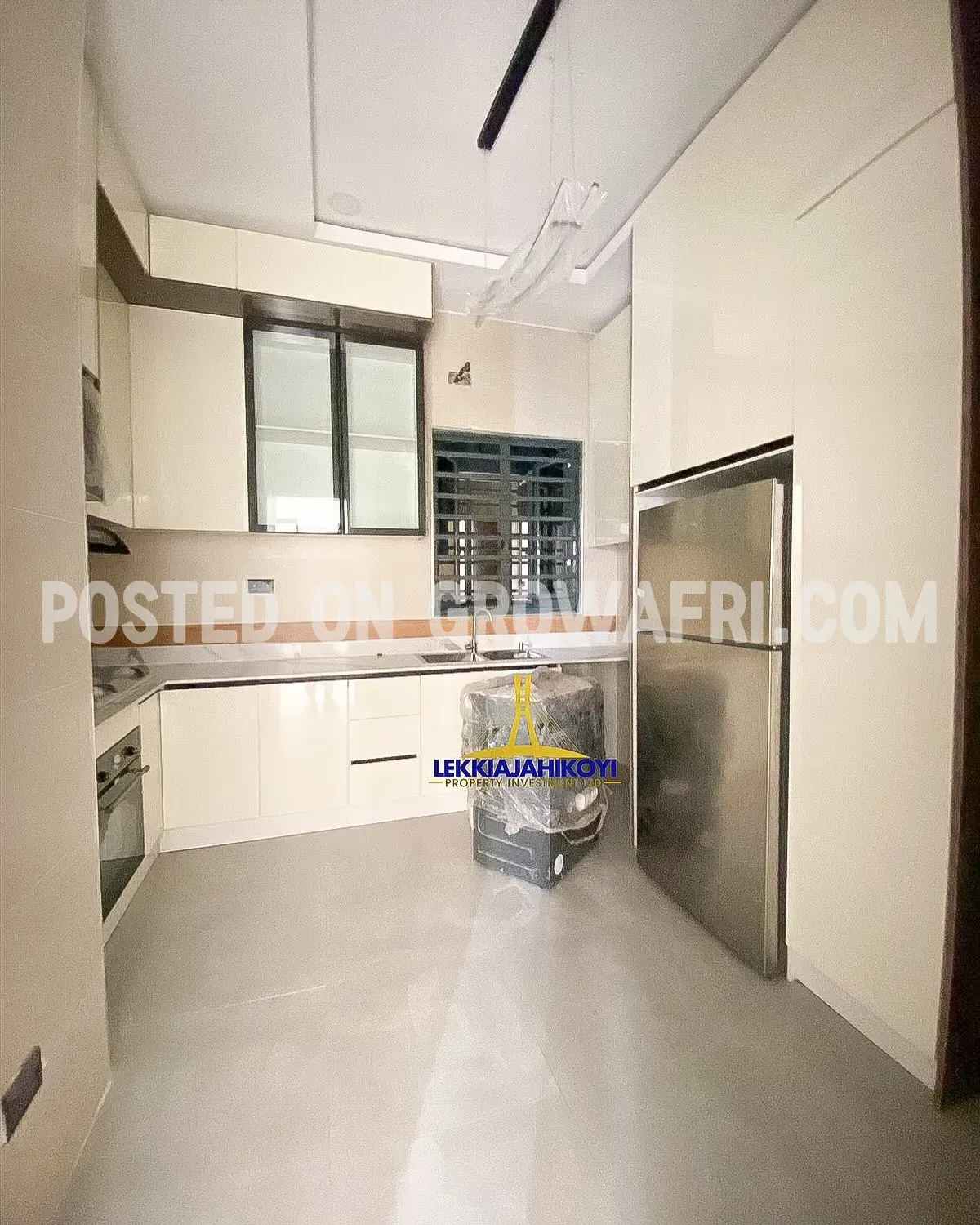 Units of 2 &amp; 3 bedroom apartments with en-suite bedrooms.