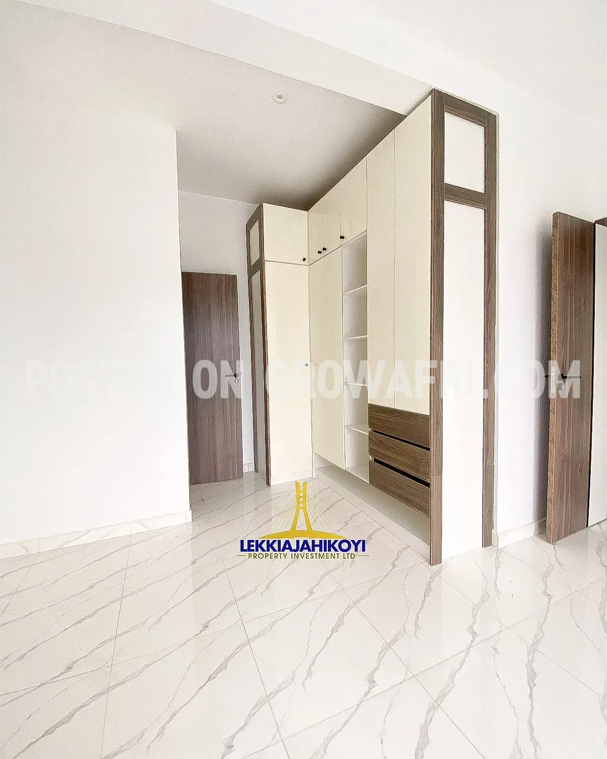  Units of 2 &amp; 3 bedroom apartments with en-suite bedrooms.