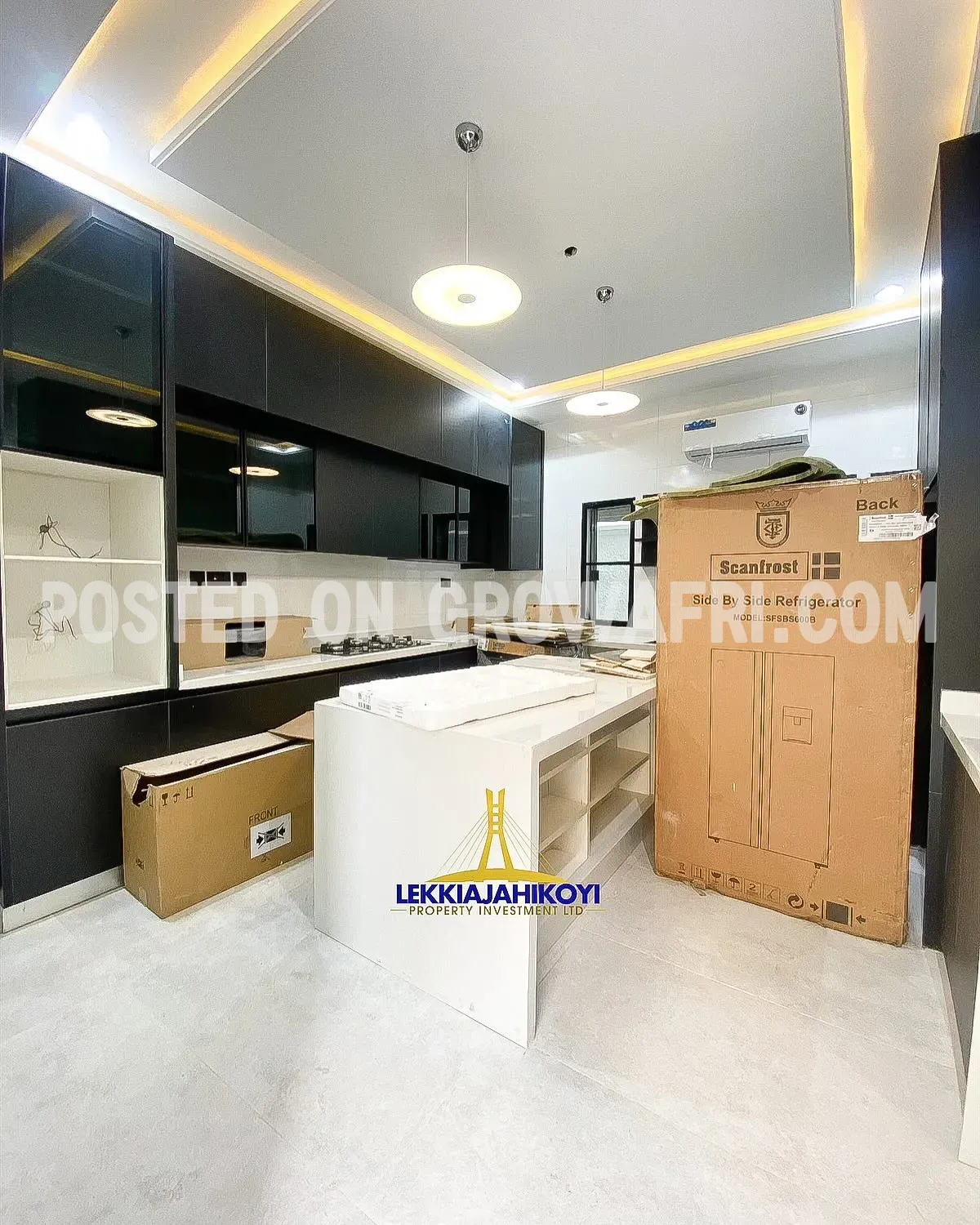 Modern 4 bedroom fully detached house with en-suite bedrooms.