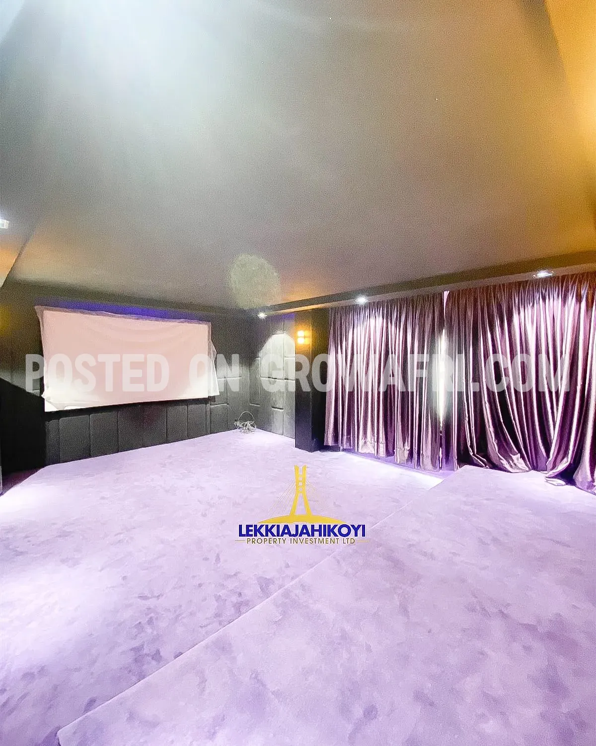 Modern 4 bedroom fully detached house with en-suite bedrooms.