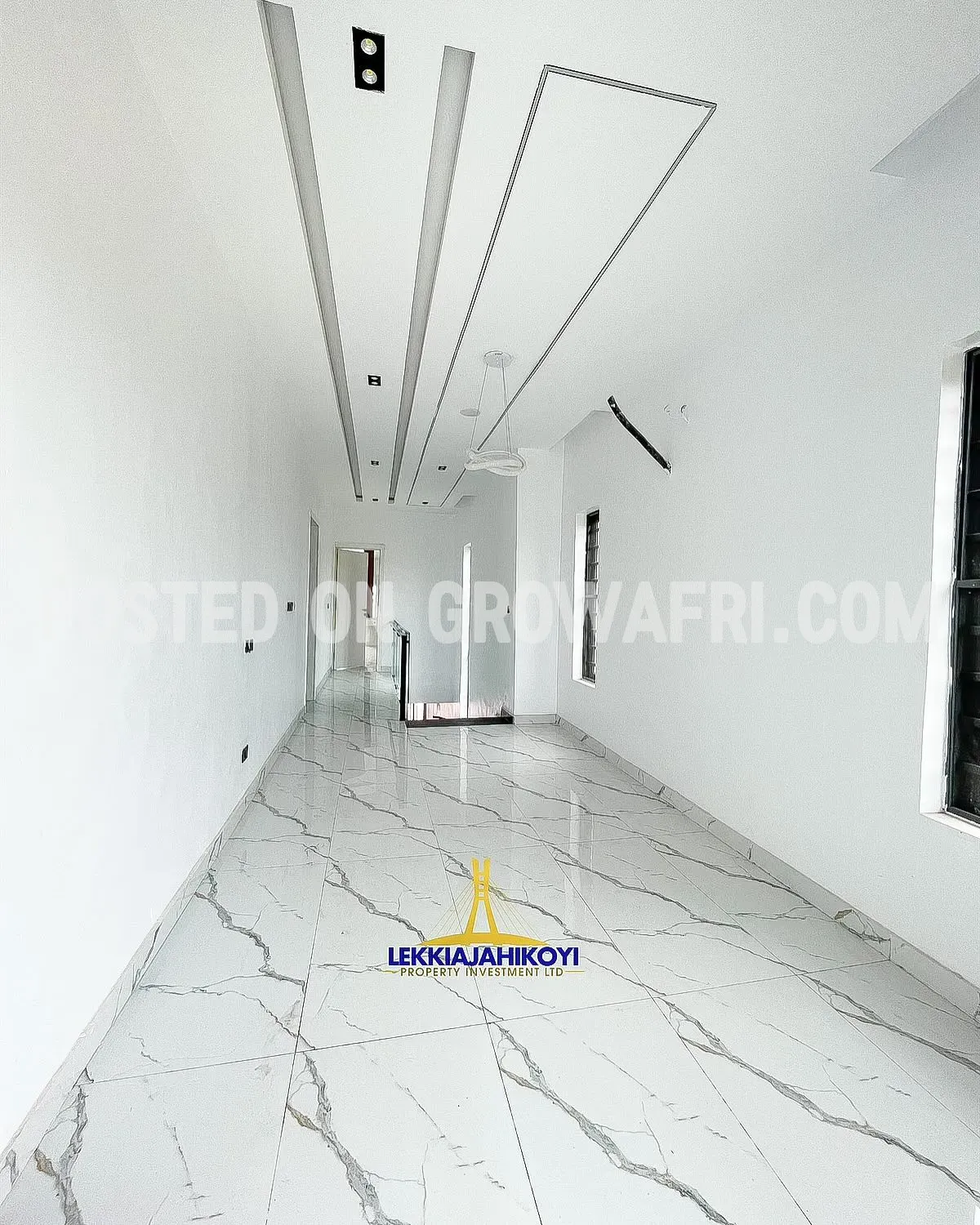 5 bedroom fully detached house with en-suite bedrooms.