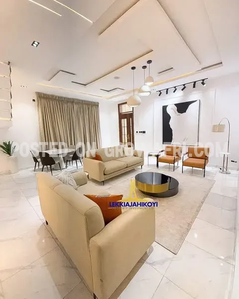 Furnished 5 bedroom fully detached house with en-suite bedrooms.