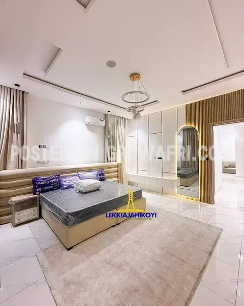 Furnished 5 bedroom fully detached house with en-suite bedrooms.