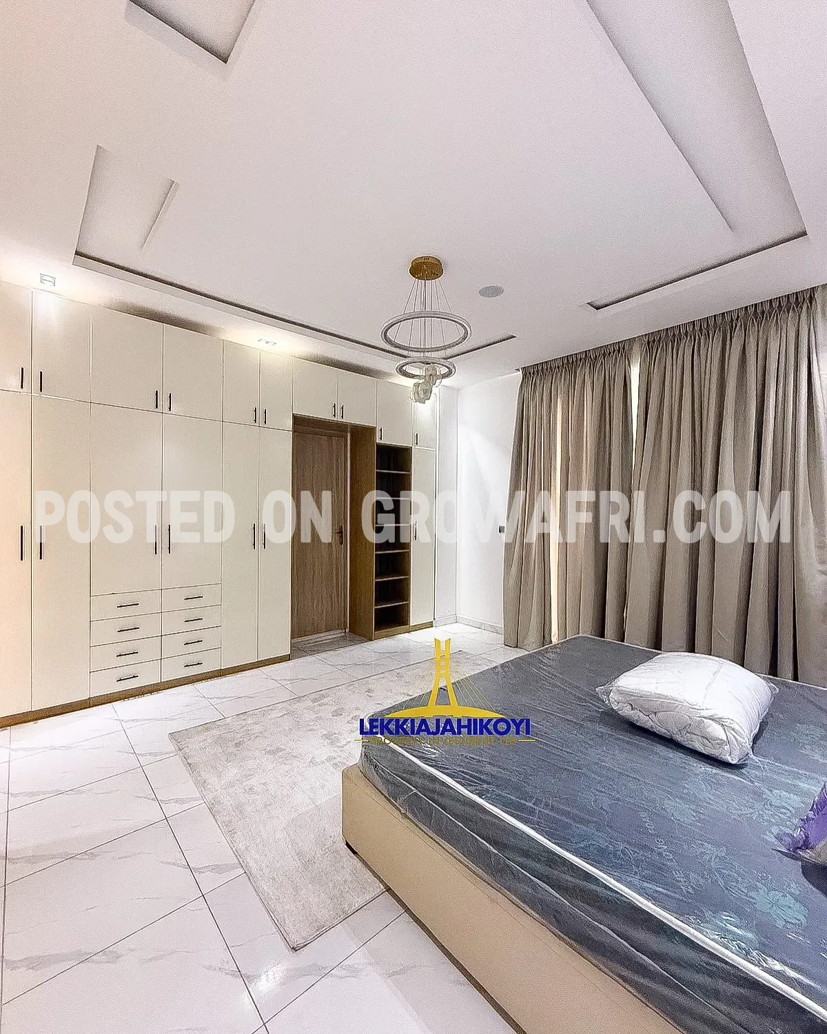 Furnished 5 bedroom fully detached house with en-suite bedrooms.