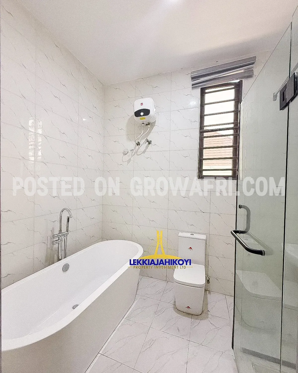 Furnished 5 bedroom fully detached house with en-suite bedrooms.