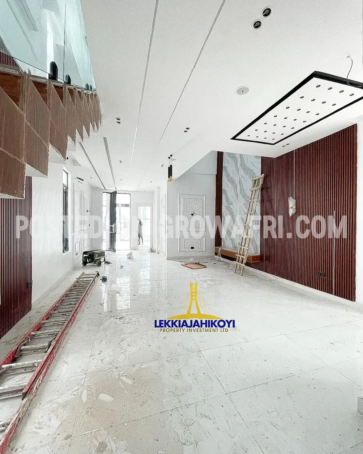 Modern 5 bedroom fully detached house with en-suite bedrooms
