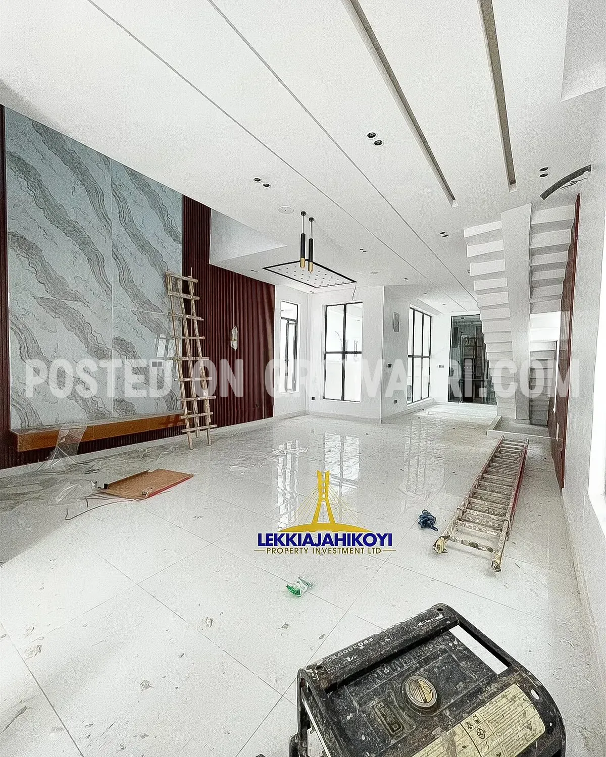 Modern 5 bedroom fully detached house with en-suite bedrooms