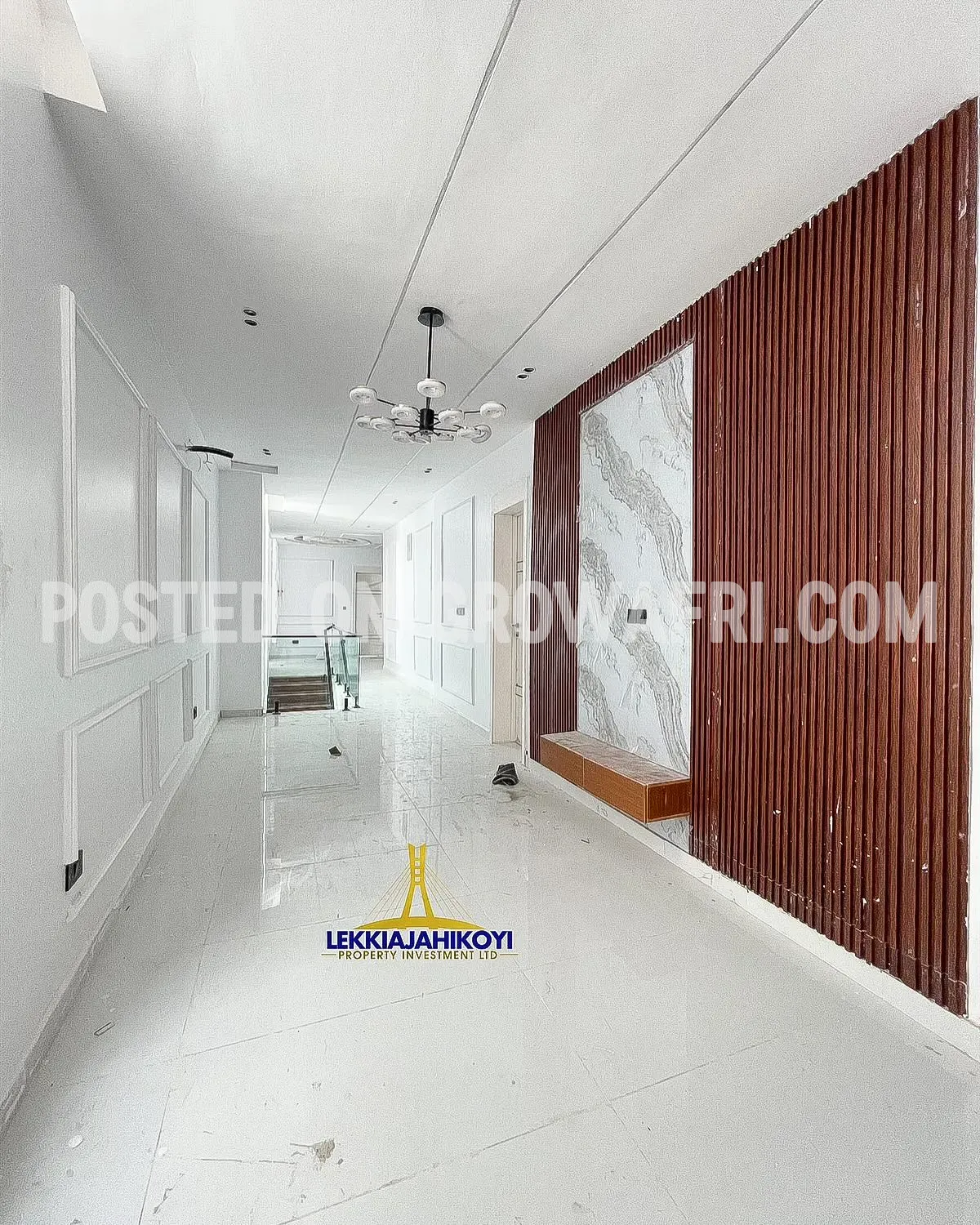 Modern 5 bedroom fully detached house with en-suite bedrooms