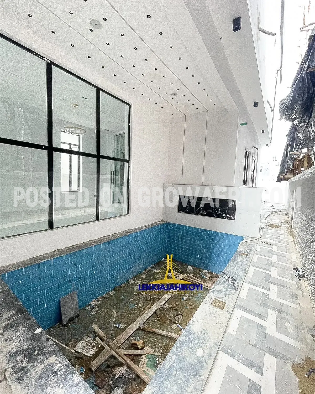 Modern 5 bedroom fully detached house with en-suite bedrooms
