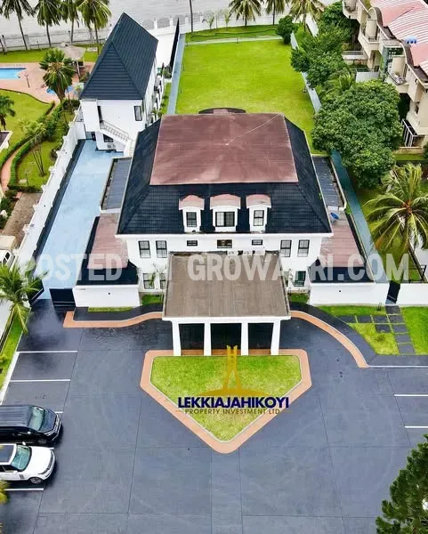 Waterfront Super luxurious and fully furnished and automated 6 bedroom mansion with large en-suite bedrooms.
