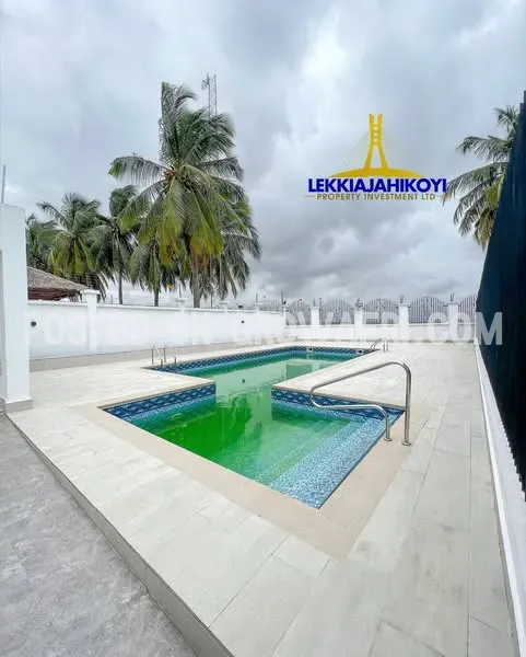 Waterfront Super luxurious and fully furnished and automated 6 bedroom mansion with large en-suite bedrooms.