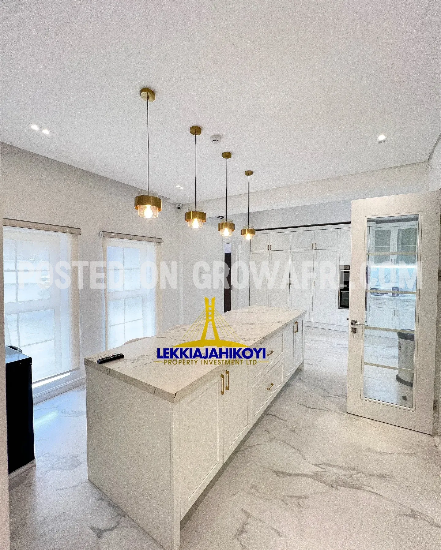 Waterfront Super luxurious and fully furnished and automated 6 bedroom mansion with large en-suite bedrooms.