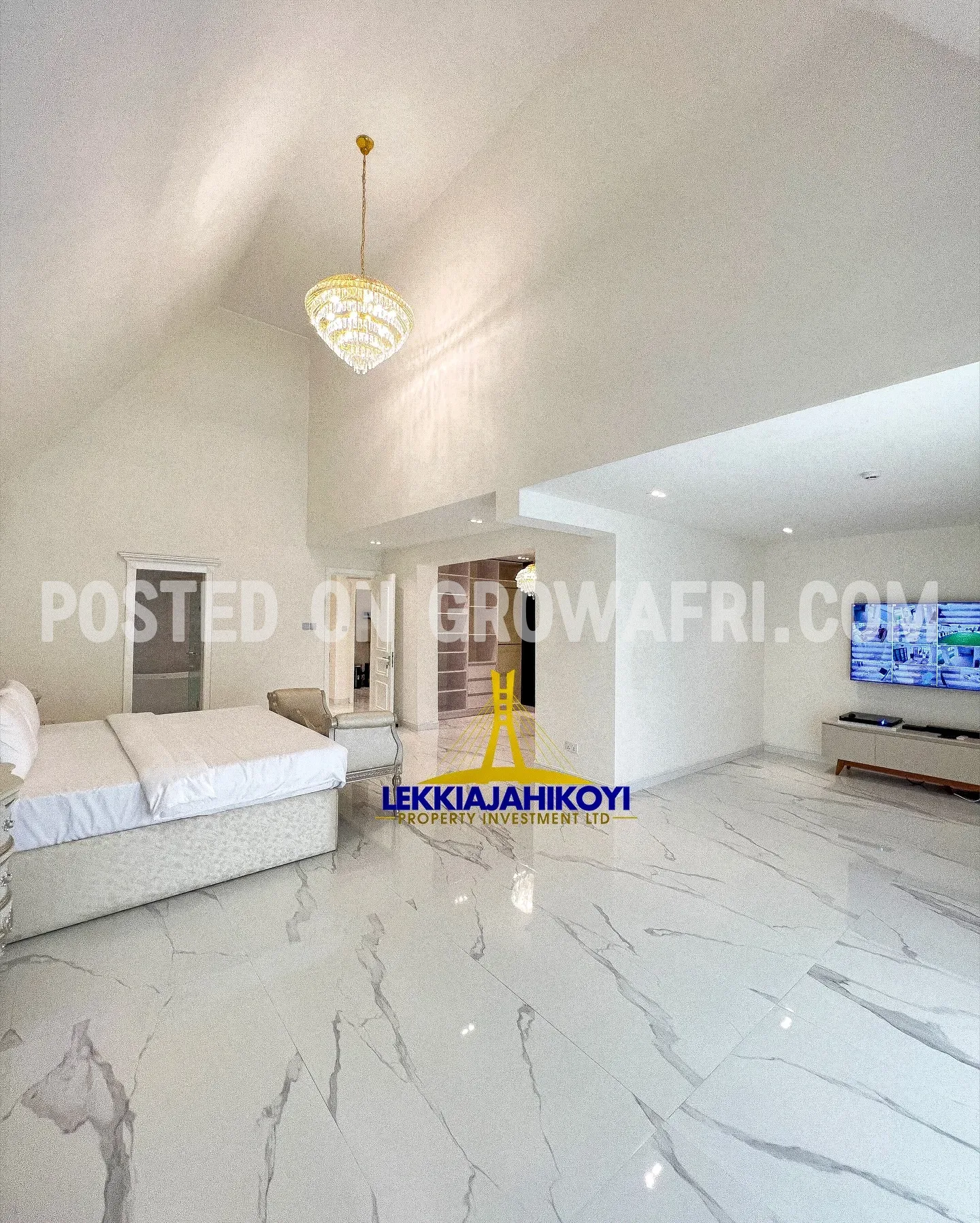 Waterfront Super luxurious and fully furnished and automated 6 bedroom mansion with large en-suite bedrooms.