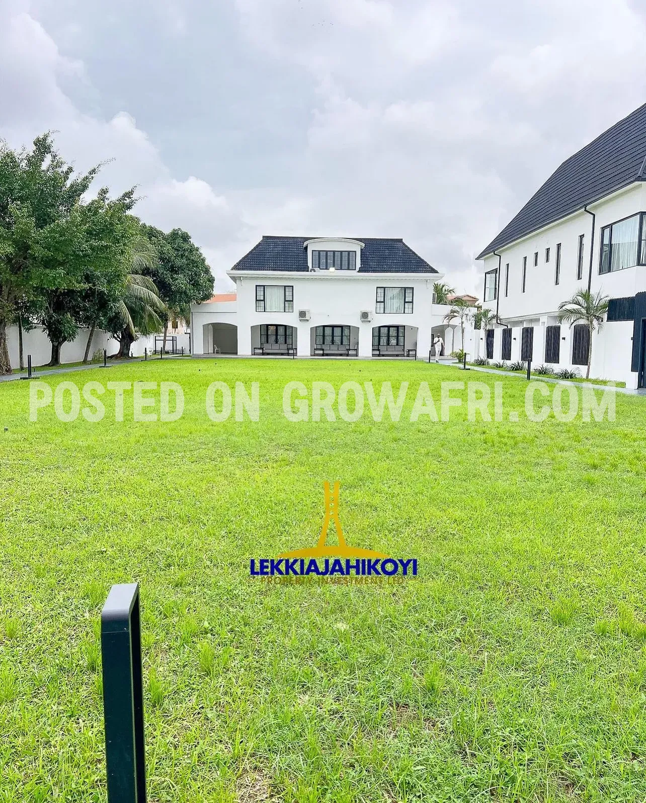 Waterfront Super luxurious and fully furnished and automated 6 bedroom mansion with large en-suite bedrooms.