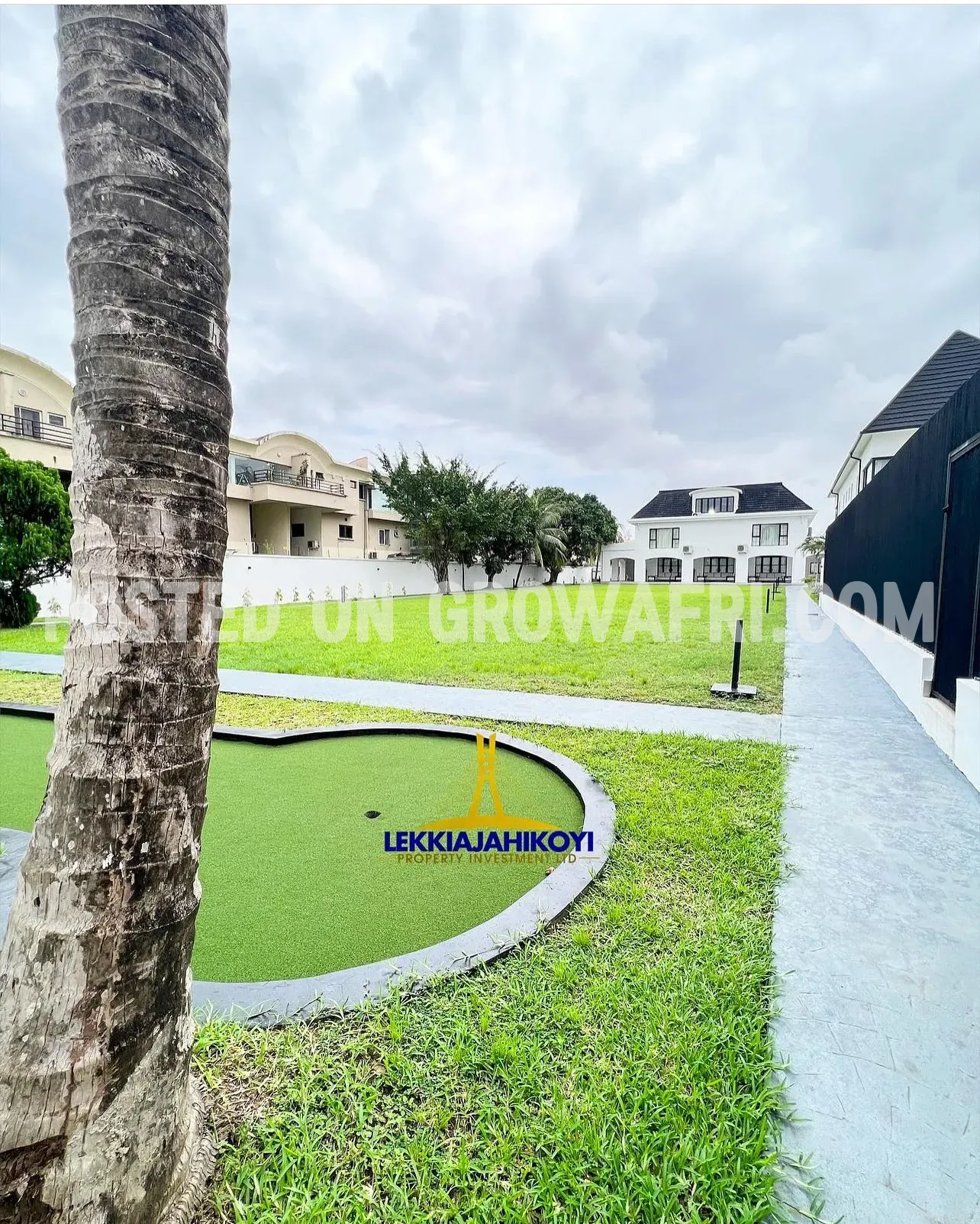 Waterfront Super luxurious and fully furnished and automated 6 bedroom mansion with large en-suite bedrooms.