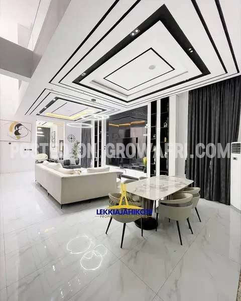 Modern 5 bedroom fully detached house with en-suite bedrooms.