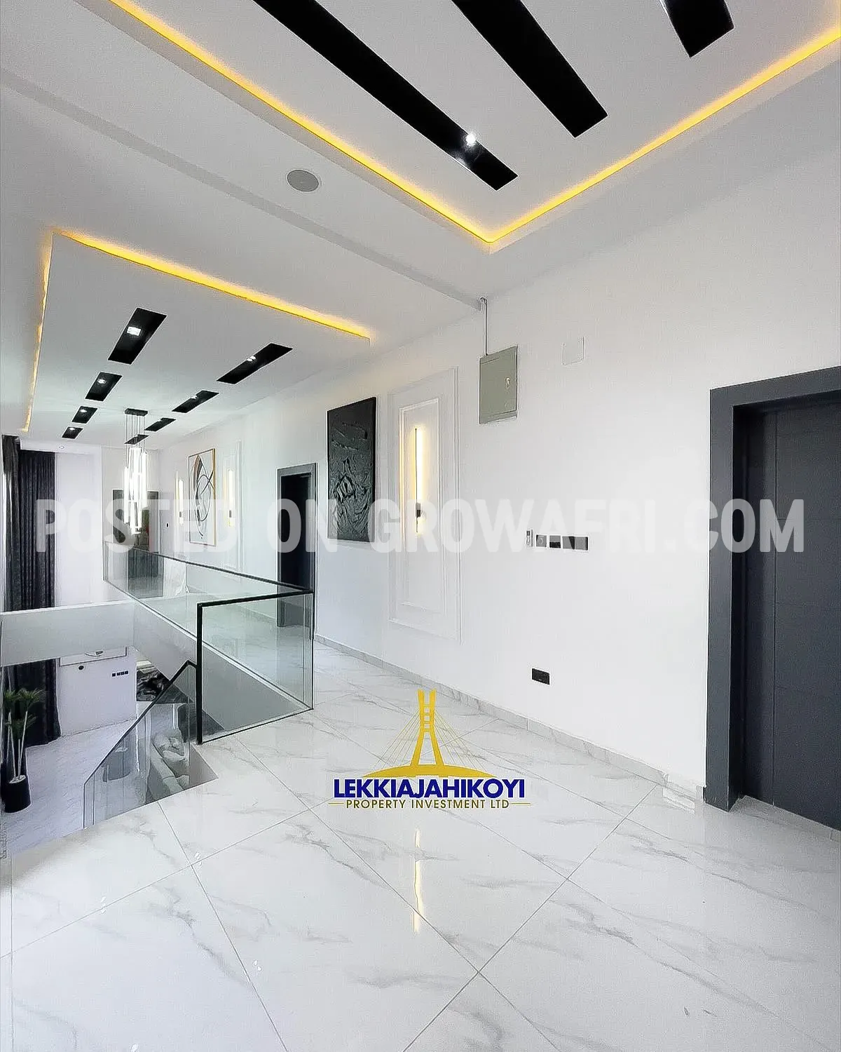 Modern 5 bedroom fully detached house with en-suite bedrooms.