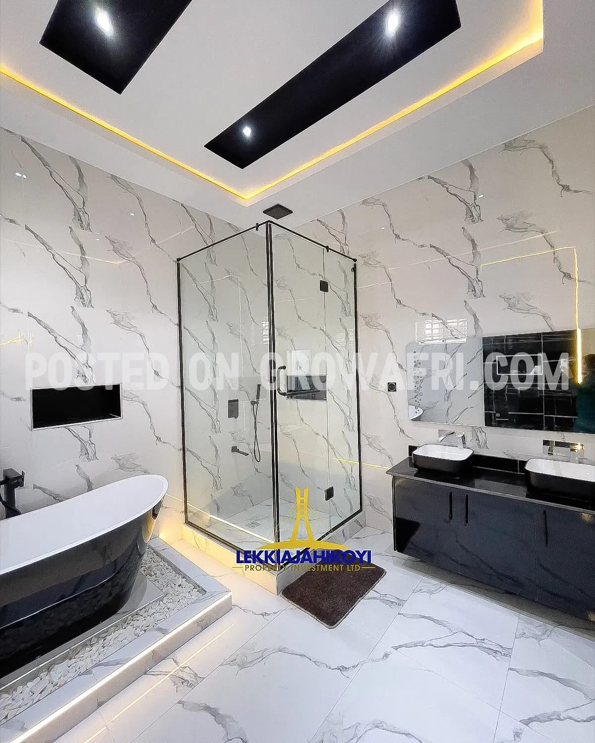 Modern 5 bedroom fully detached house with en-suite bedrooms.
