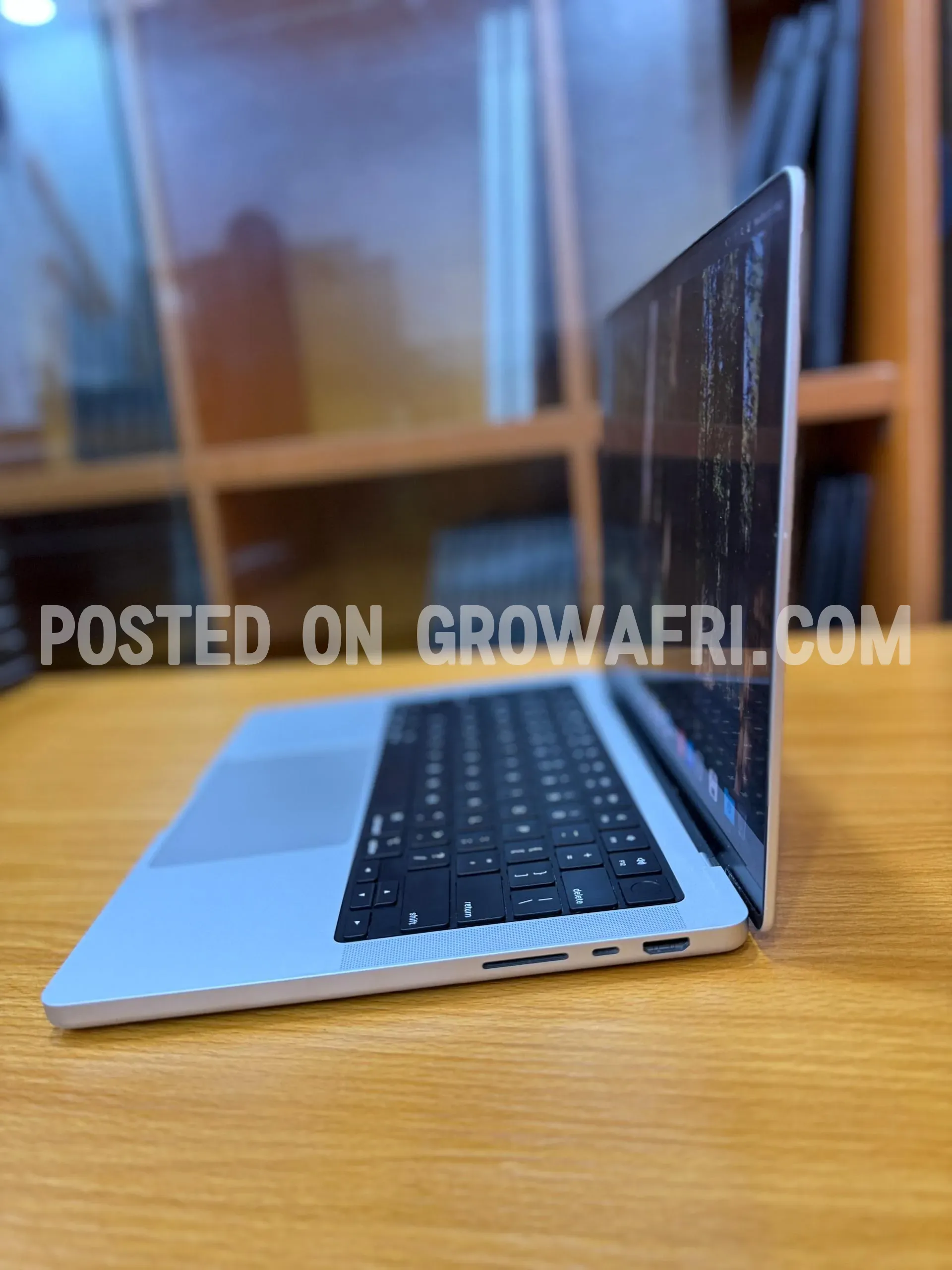 Macbook Pro 2021  M1Pro Chip 10Core CPU; 16core GPU 16gb Ram 1TB SSD