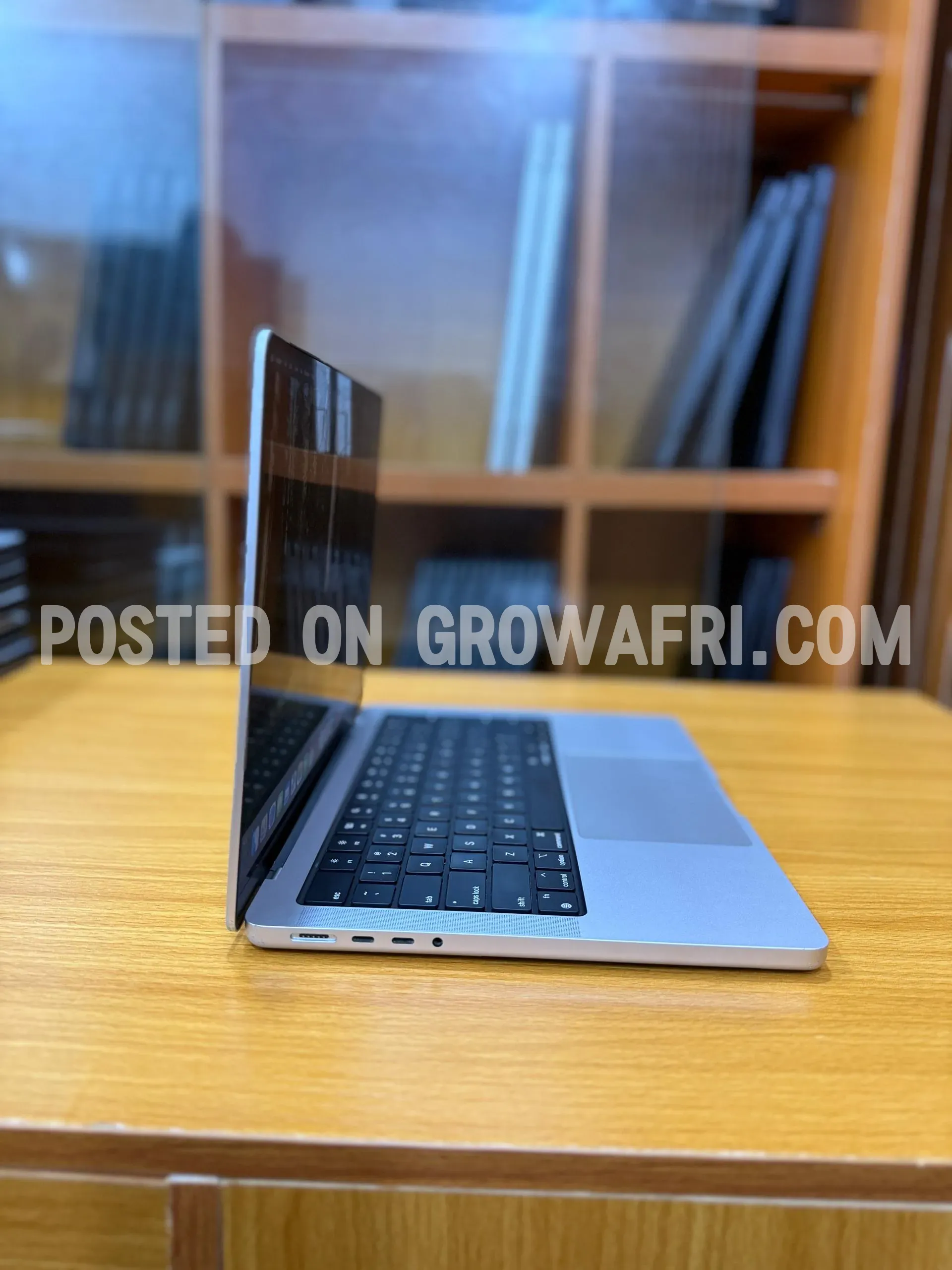 Macbook Pro 2021  M1Pro Chip 10Core CPU; 16core GPU 16gb Ram 1TB SSD
