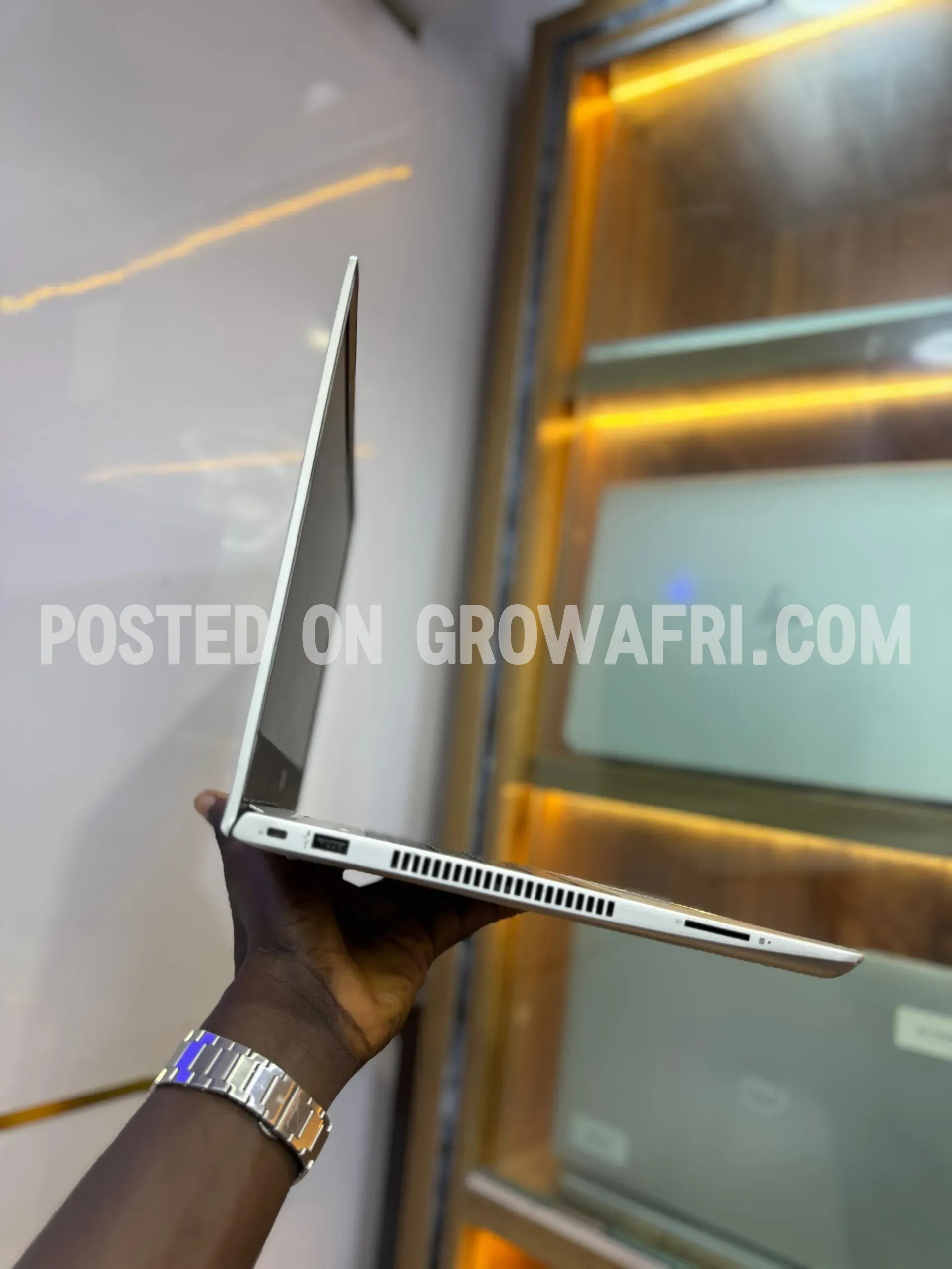 HP Probook 440 g6  Intel Core i5 @ 1.8Ghz (8CPUs) 16gb ram ; 256gb ssd Backlit Keyboard 14” FHD display 8th generation