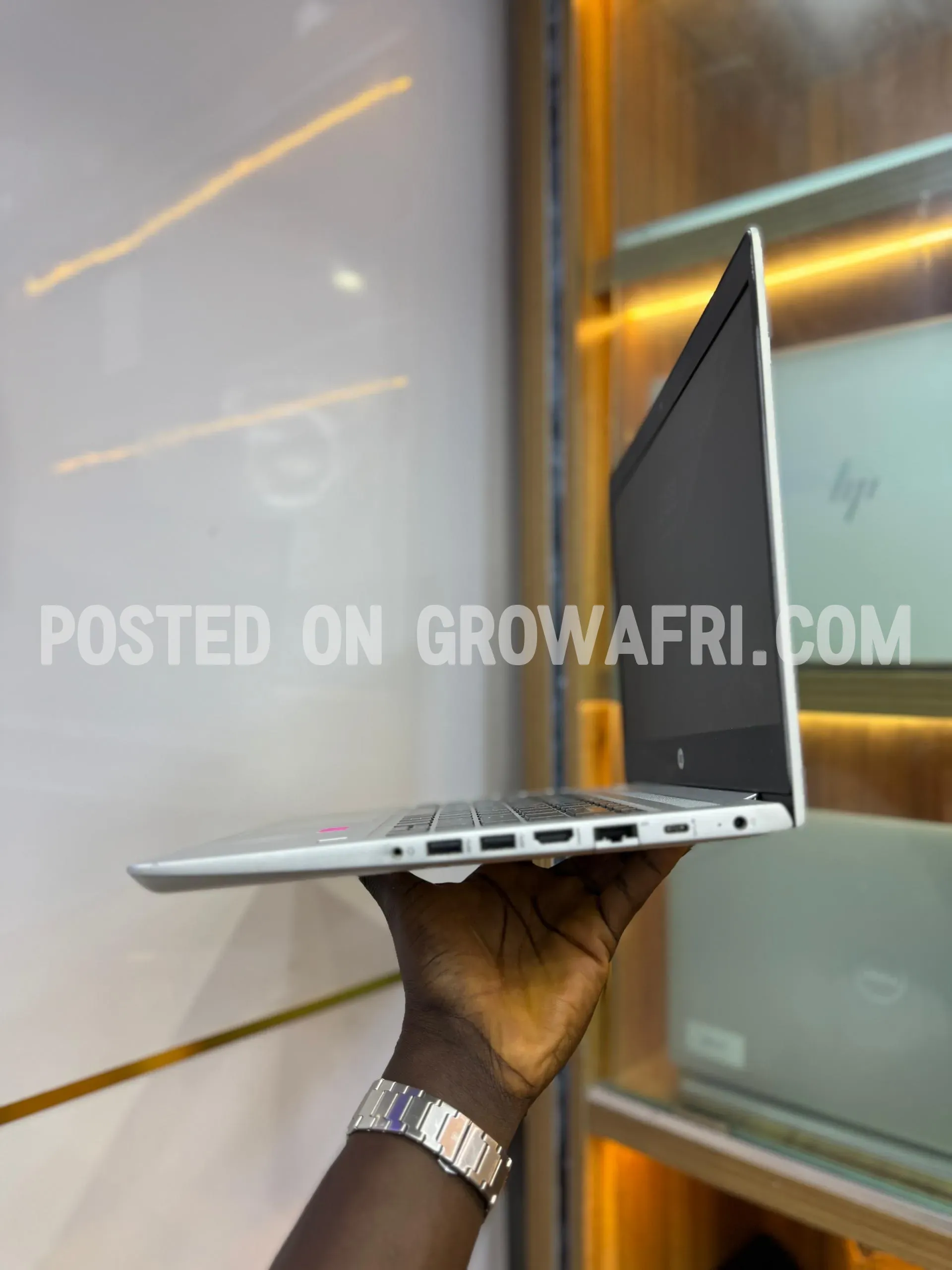 HP Probook 440 g6  Intel Core i5 @ 1.8Ghz (8CPUs) 16gb ram ; 256gb ssd Backlit Keyboard 14” FHD display 8th generation
