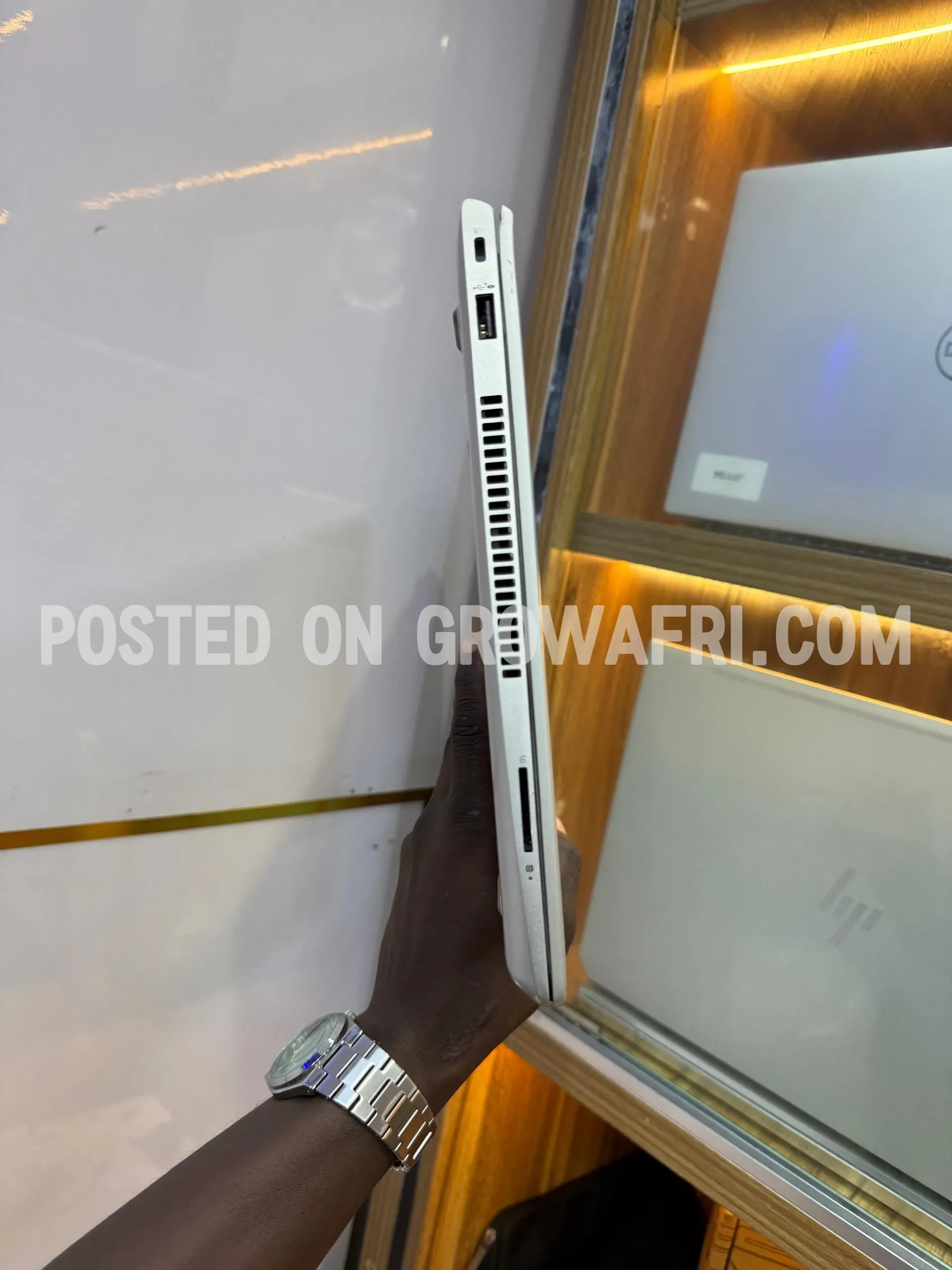 HP Probook 440 g6  Intel Core i5 @ 1.8Ghz (8CPUs) 16gb ram ; 256gb ssd Backlit Keyboard 14” FHD display 8th generation