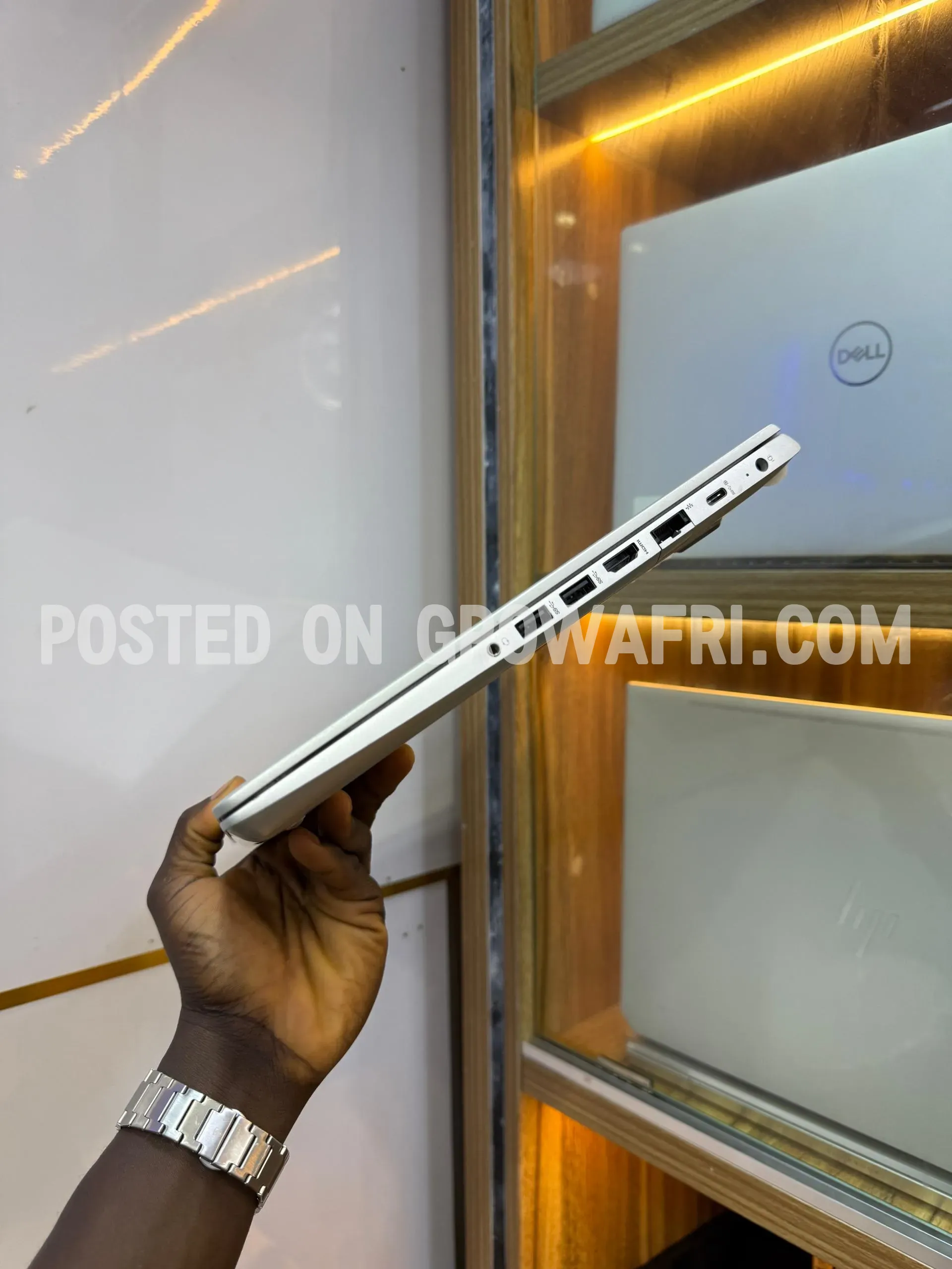 HP Probook 440 g6  Intel Core i5 @ 1.8Ghz (8CPUs) 16gb ram ; 256gb ssd Backlit Keyboard 14” FHD display 8th generation