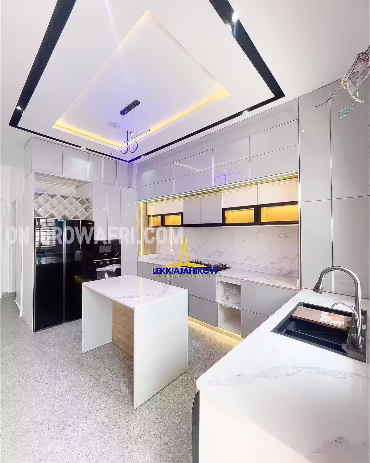 Modern fully detached 5 bedroom house in chevron with en-suite bedrooms.