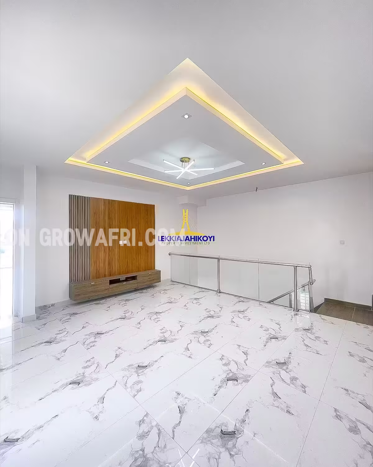 Modern fully detached 5 bedroom house in chevron with en-suite bedrooms.