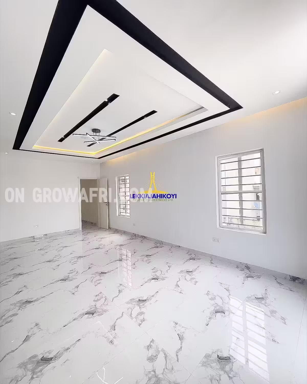 Modern fully detached 5 bedroom house in chevron with en-suite bedrooms.