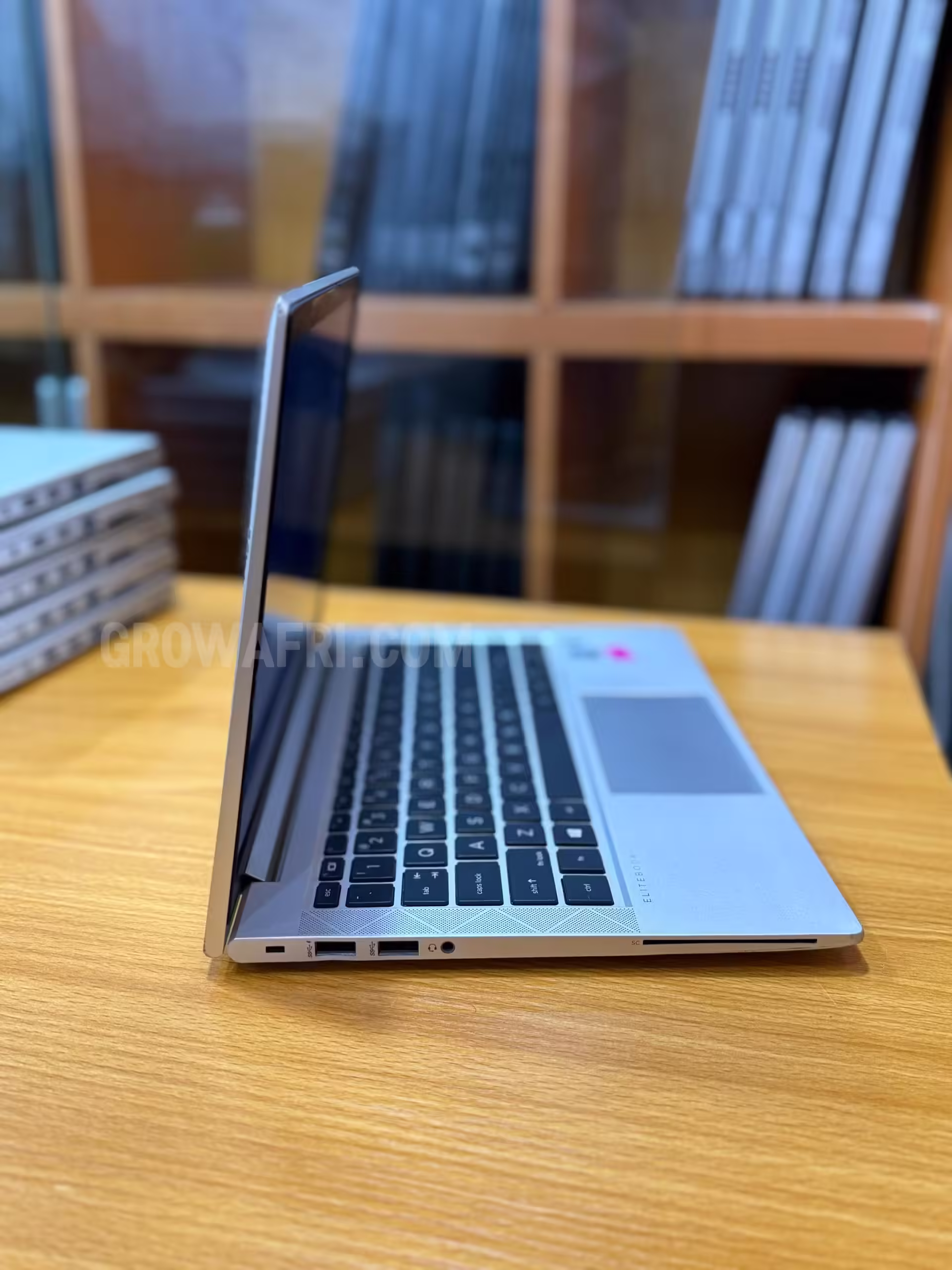 HP Elitebook 830 G7 Touchscreen  Intel Core i7-10810U @ 4.9Ghz (12CPUs) 16gb Ram; 512gb SSD